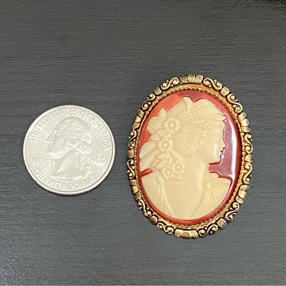 Vintage Unsigned Victorian Lady Cameo Brooch - Picture 3 of 10